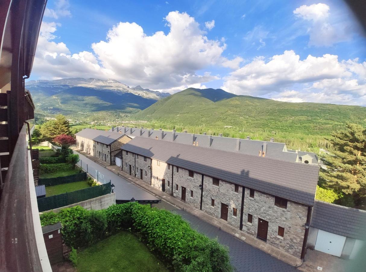 Duplex Familiar Izarraitz Apartment Villanúa Екстериор снимка