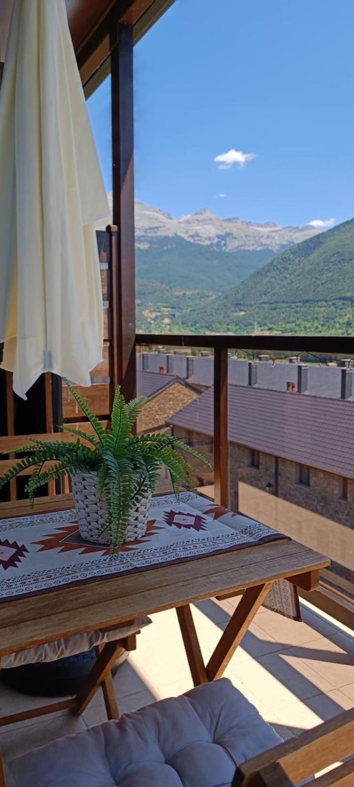 Duplex Familiar Izarraitz Apartment Villanúa Екстериор снимка